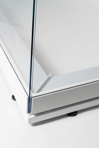 Screen all-glass corner Screen all-glass corner